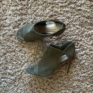 Olive Christian Siriano 6.5 women’s heel